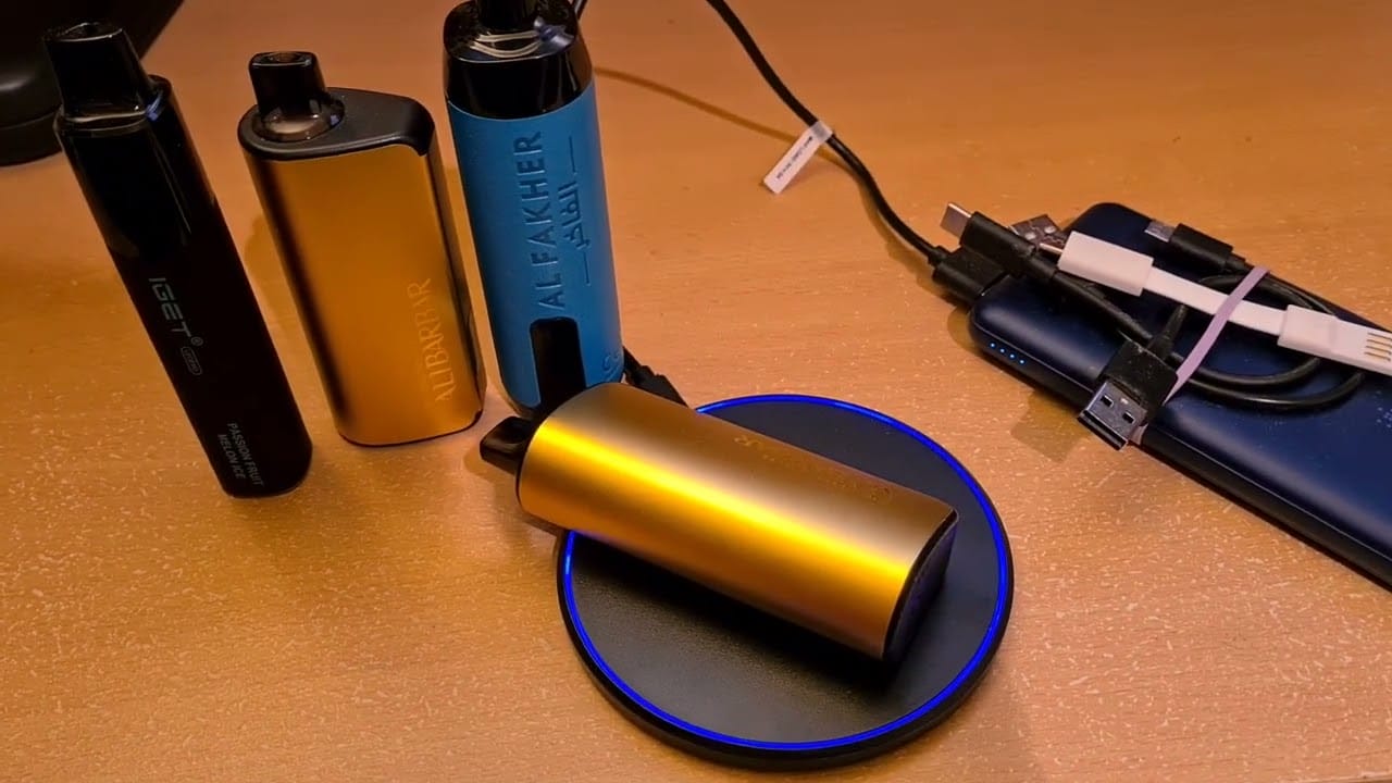 A close-up of an Alibarbar Ingot 9000 vape showing its USB-C charging port, highlighting its rechargeable feature.
